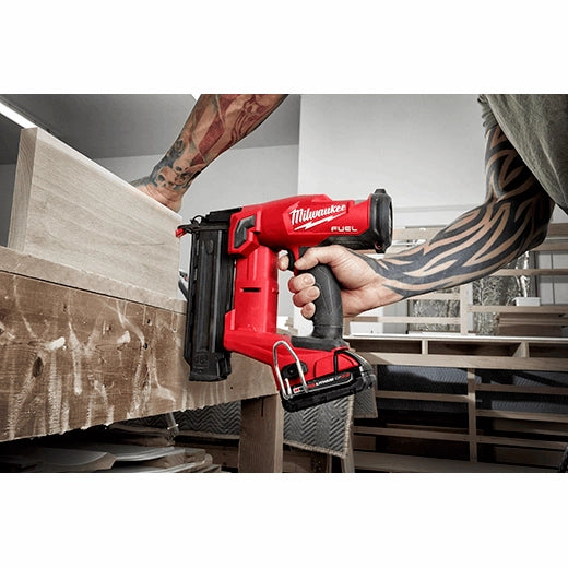 MILWAUKEE 2746-21CT M18 FUEL™ 18 Gauge Brad Nailer Kit