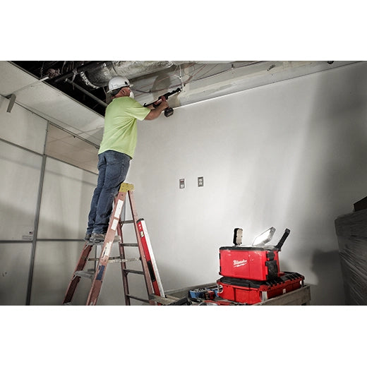 MILWAUKEE 2357-20M 18™ Flood Light/Charger w/ PACKOUT™ Compatibility