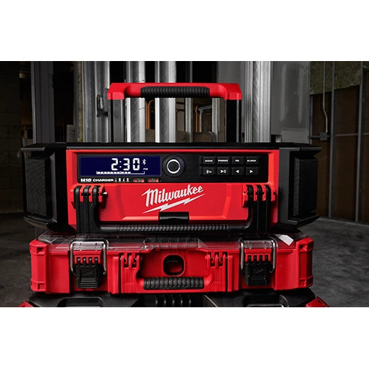 MILWAUKEE 2950-20 M18™ Jobsite Radio + Charger w/ PACKOUT™ Compatibility