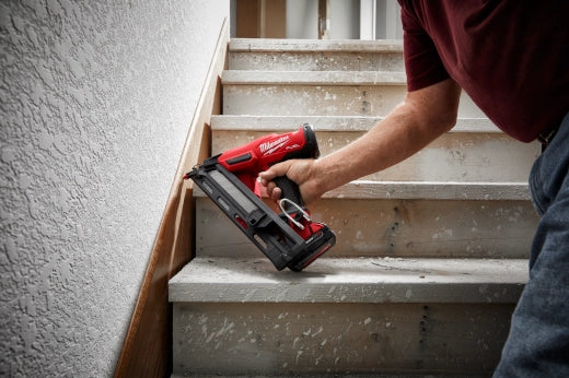 MILWAUKEE 2839-21CT M18 FUEL 15GA FINISH NAILER GEN2 KIT