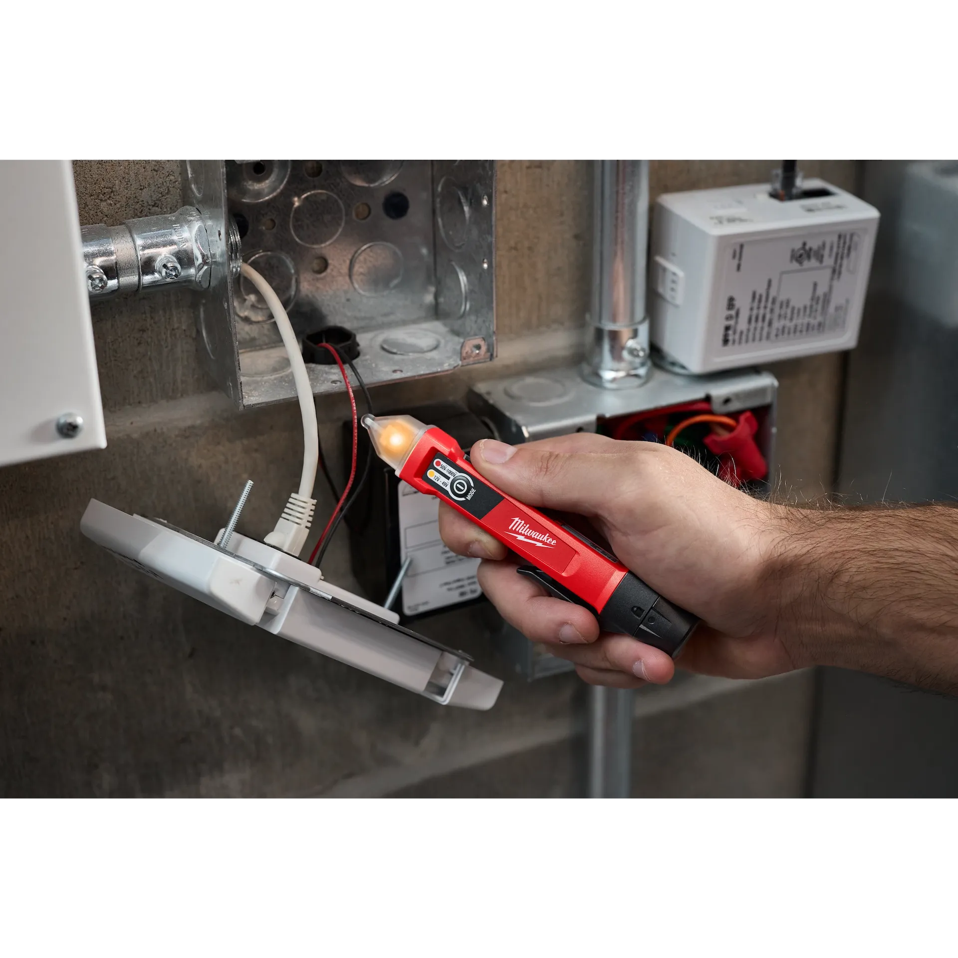 MILWAUKEE 3208-20 Dual Range Voltage Detector