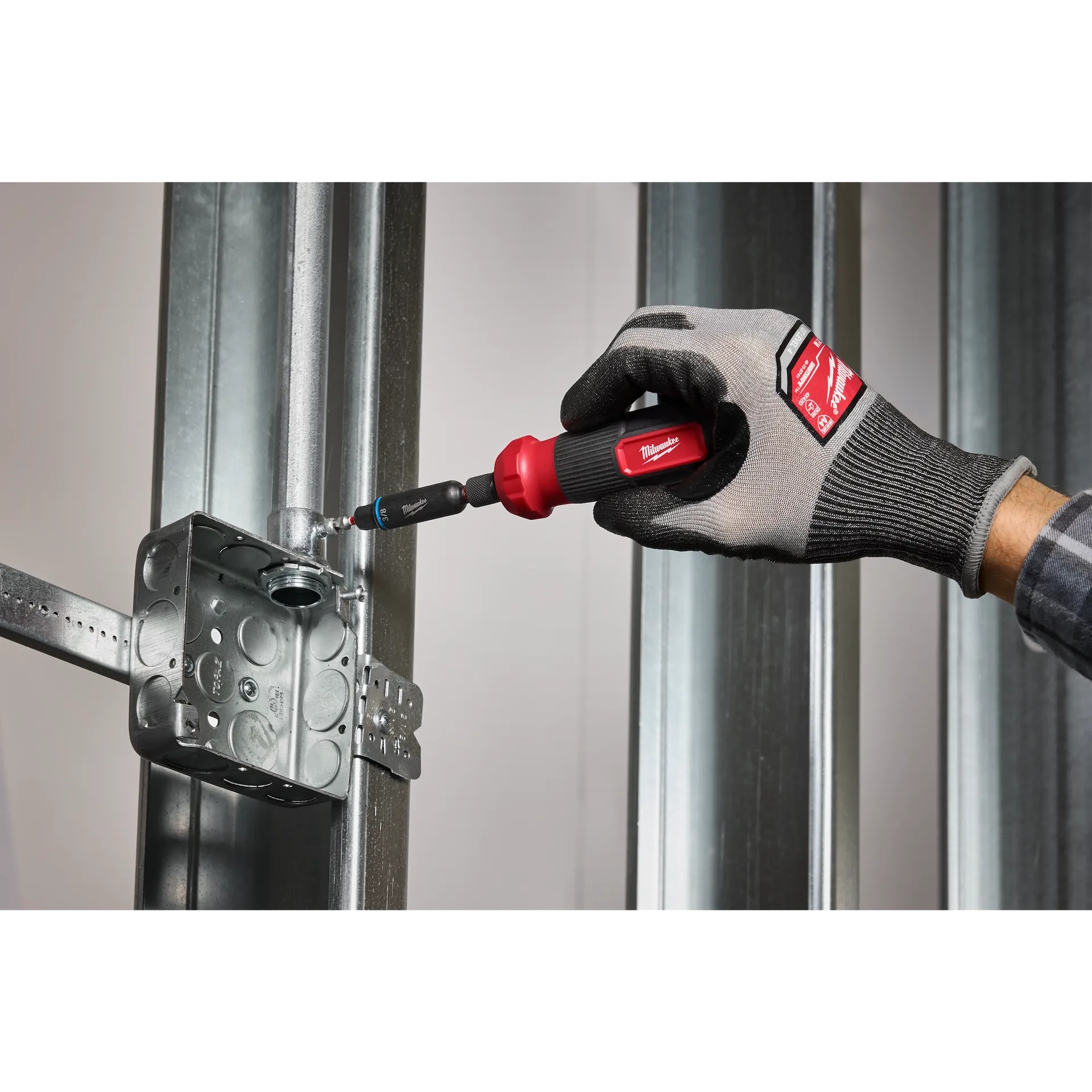 MILWAUKEE 48-22-2922 8-IN-1 Multi-Bit & Nut Driver W/ SHOCKWAVE™ Impact Duty Bits & Nut Drivers