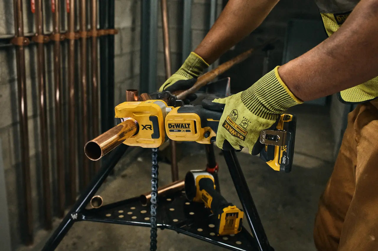 DEWALT DCE154E1 20V MAX* XR® 1-1/4-In. Copper Tubing Cutter Kit