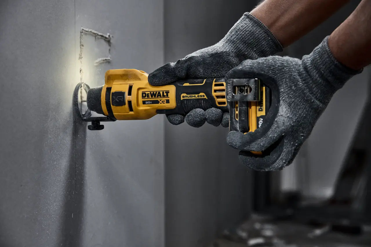 DEWALT DCE555D2 20V MAX* XR® Brushless Drywall Cut-Out Tool Kit