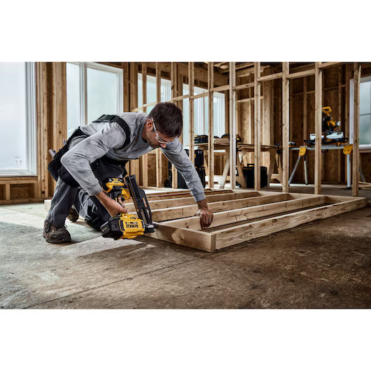 DEWALT DCN920P1 DEWALT® 20V MAX* Brushless Cordless 21° Plastic Framing Nailer Kit