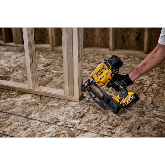 DEWALT DCN920P1 DEWALT® 20V MAX* Brushless Cordless 21° Plastic Framing Nailer Kit