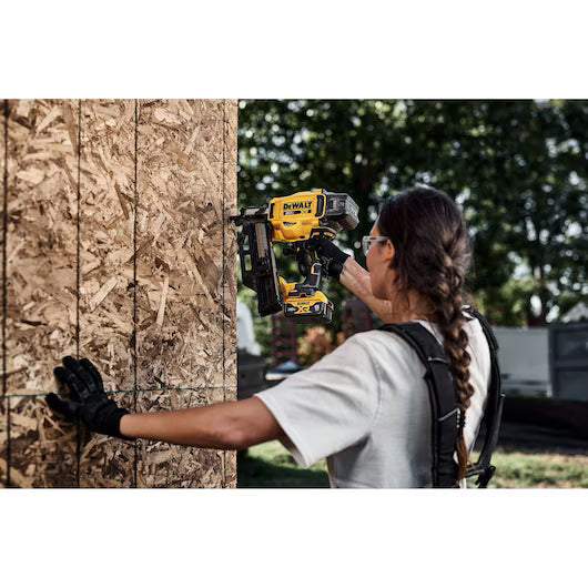 DEWALT DCN920P1 DEWALT® 20V MAX* Brushless Cordless 21° Plastic Framing Nailer Kit