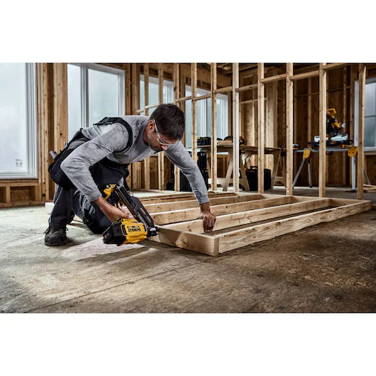 DEWALT DCN930P1 DEWALT® 20V MAX* Brushless Cordless 30° Paper Tape Framing Nailer Kit