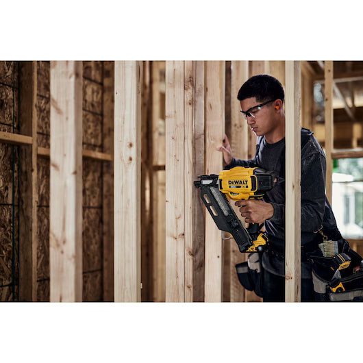 DEWALT DCN930P1 DEWALT® 20V MAX* Brushless Cordless 30° Paper Tape Framing Nailer Kit