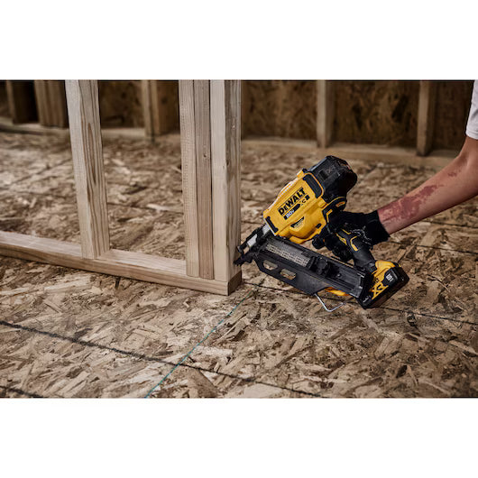DEWALT DCN930P1 DEWALT® 20V MAX* Brushless Cordless 30° Paper Tape Framing Nailer Kit
