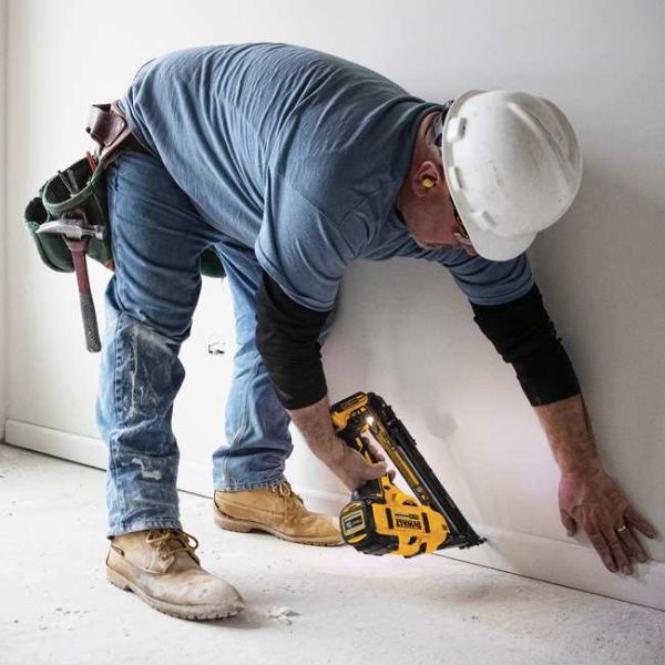 DEWALT DCN650B 20V MAX 15G ANGLED FINISH NAILER BARE