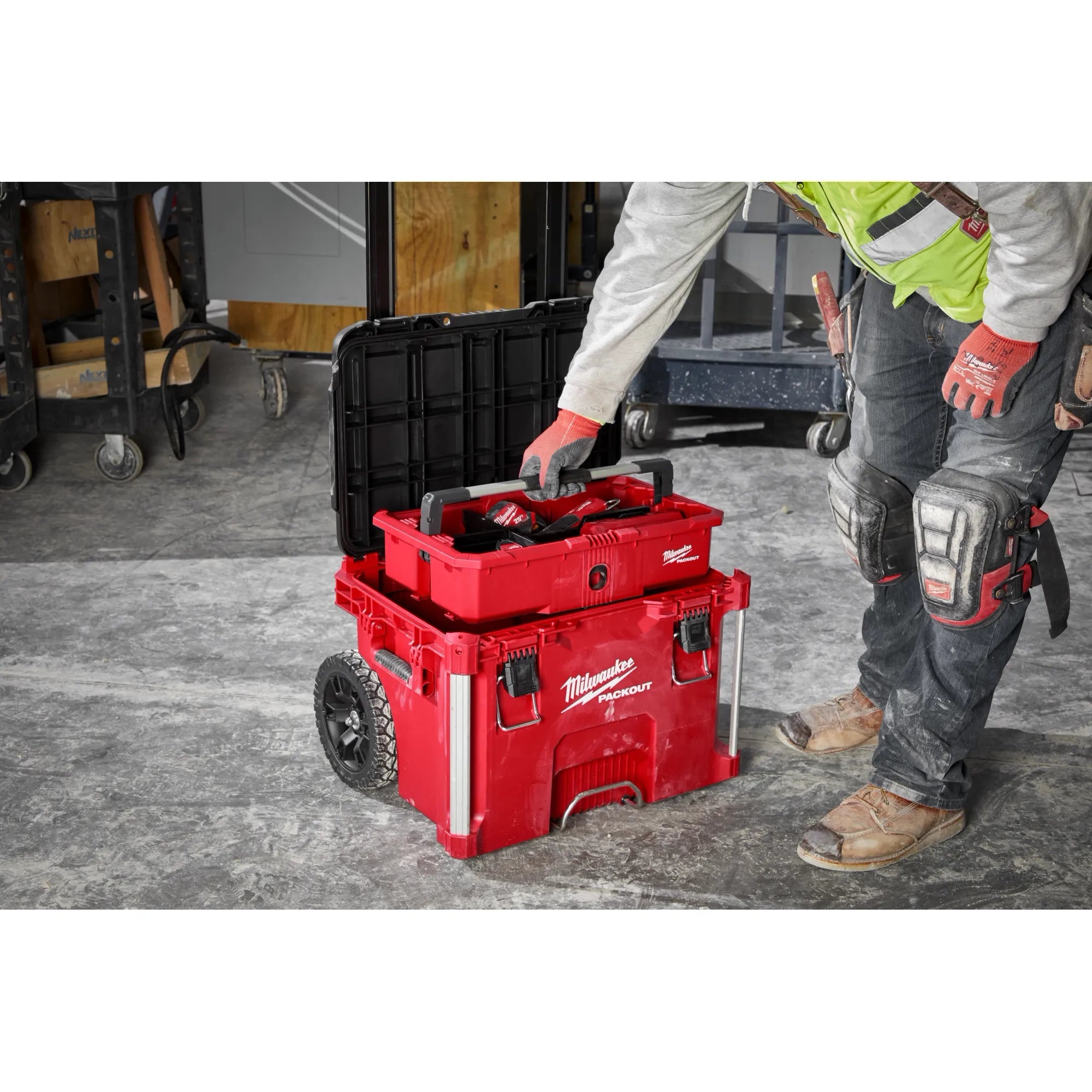 MILWAUKEE 48-22-8427 PACKOUT™ Rolling Tool Box