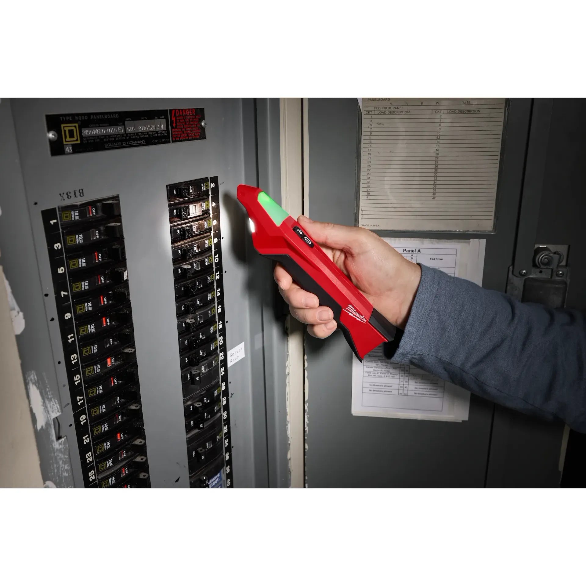 MILWAUKEE 2222-20 Circuit Breaker Finder w/ LED