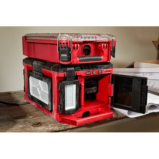 MILWAUKEE 2357-20M 18™ Flood Light/Charger w/ PACKOUT™ Compatibility