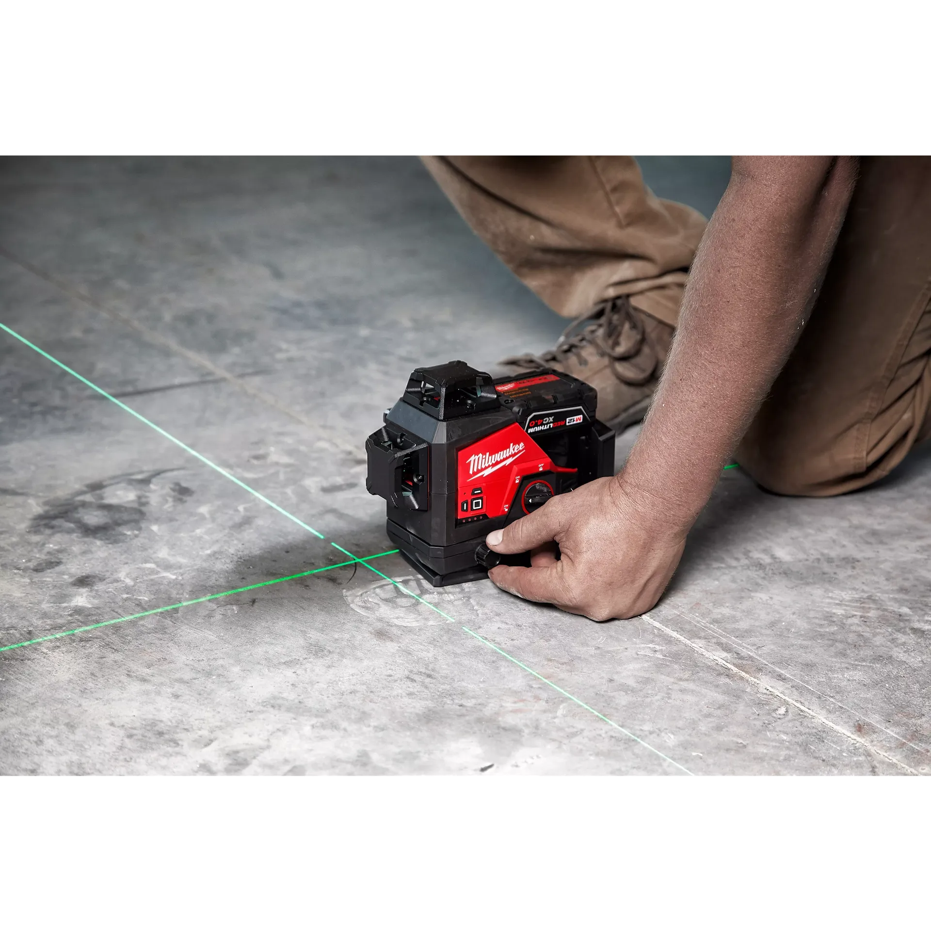 MILWAUKEE 3632-21 M12™ Green 360° 3-Plane Laser Kit