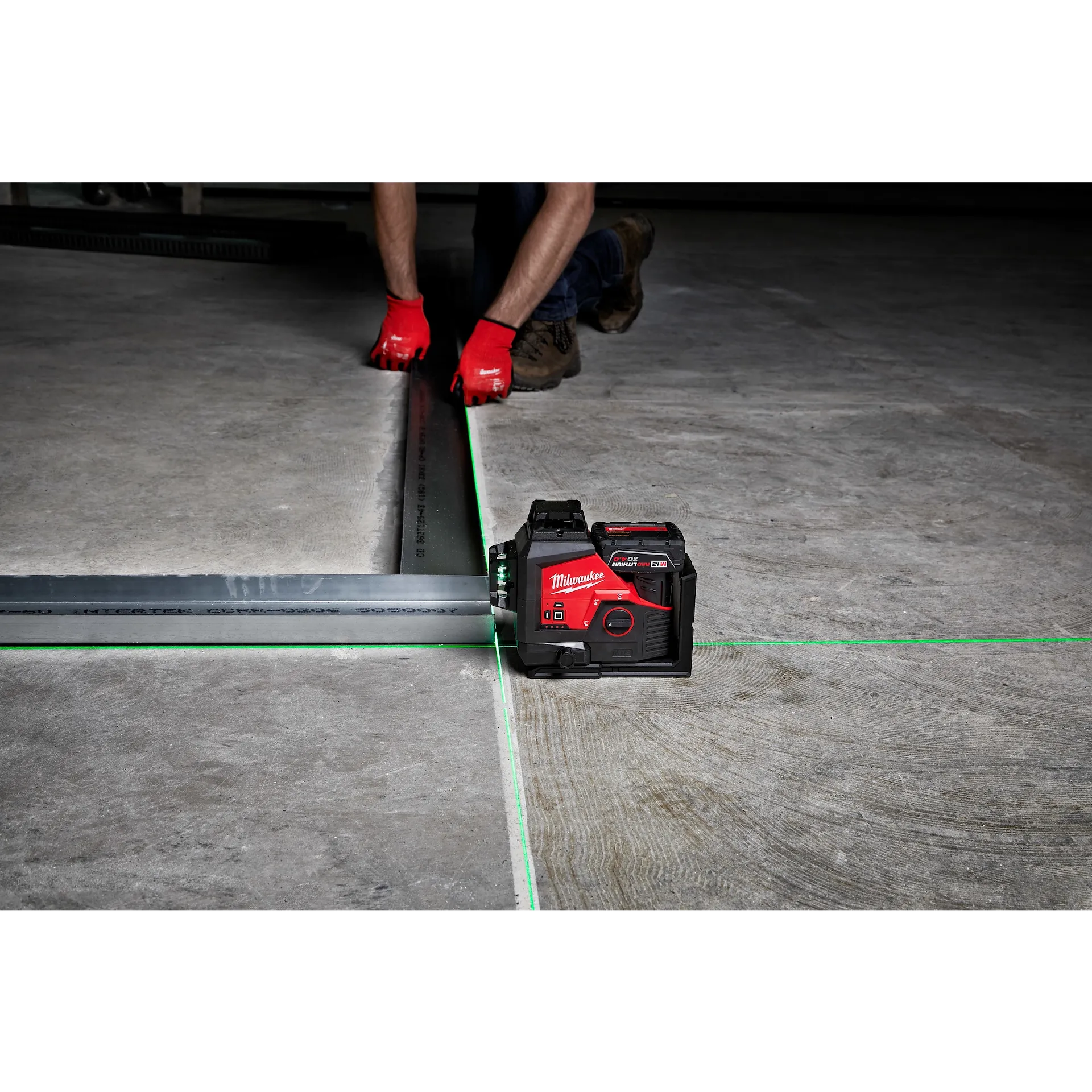 MILWAUKEE 3632-21 M12™ Green 360° 3-Plane Laser Kit