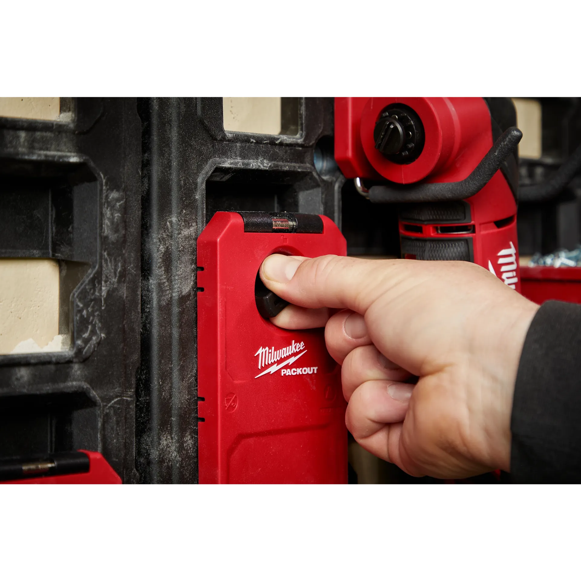 MILWAUKEE 48-22-8338 PACKOUT™ M12™ Battery Rack