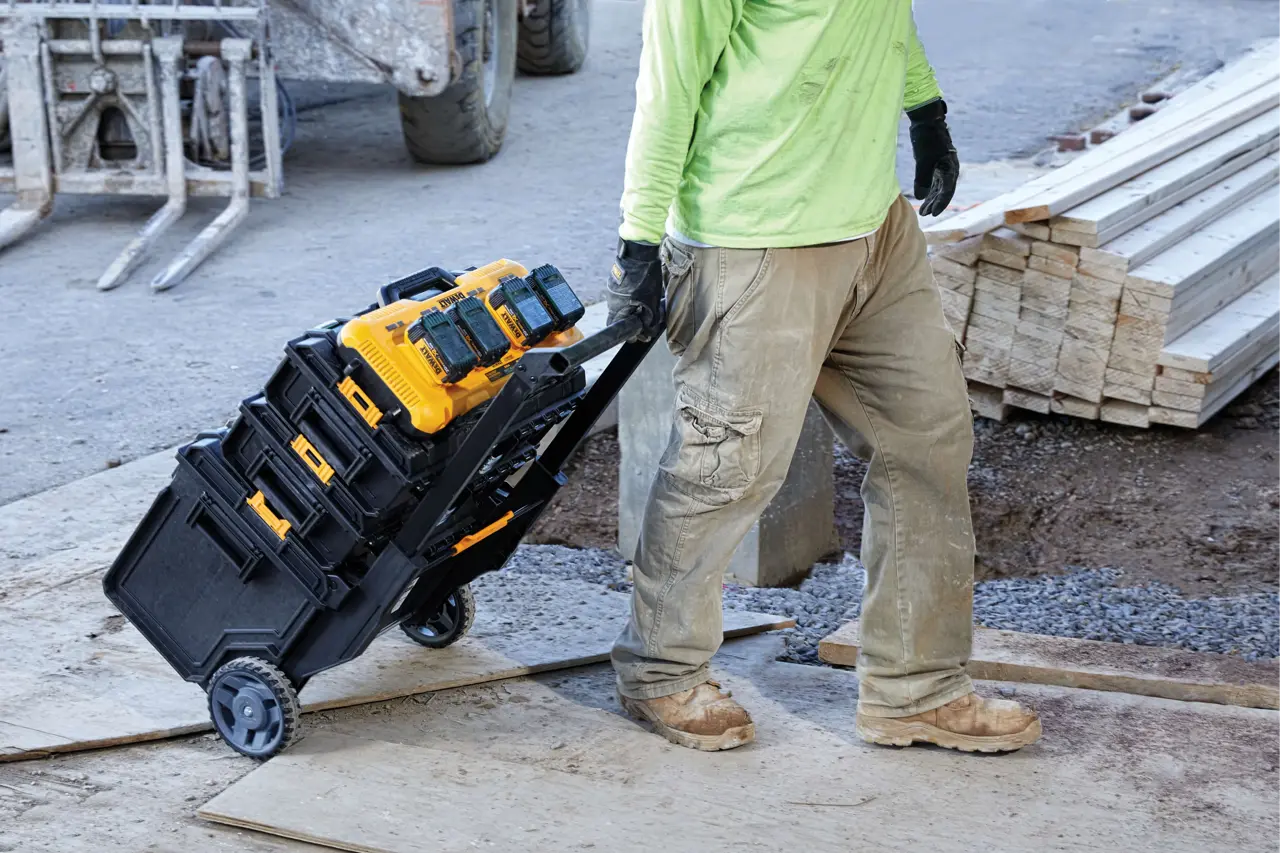 DEWALT DCB104 12v/ 20v/ 60V MAX* Multiport Simultaneous Fast Charger