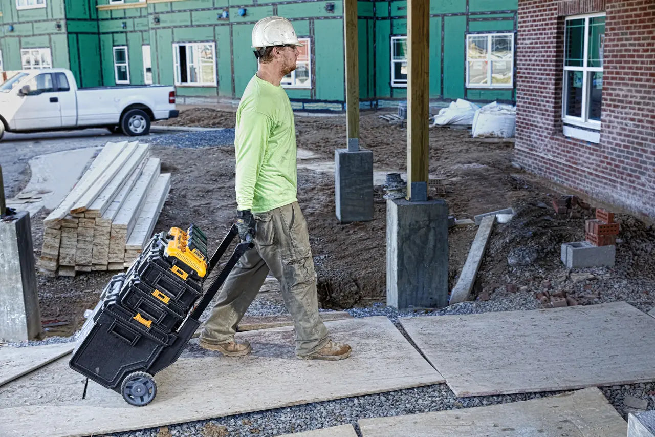 DEWALT DCB104 12v/ 20v/ 60V MAX* Multiport Simultaneous Fast Charger
