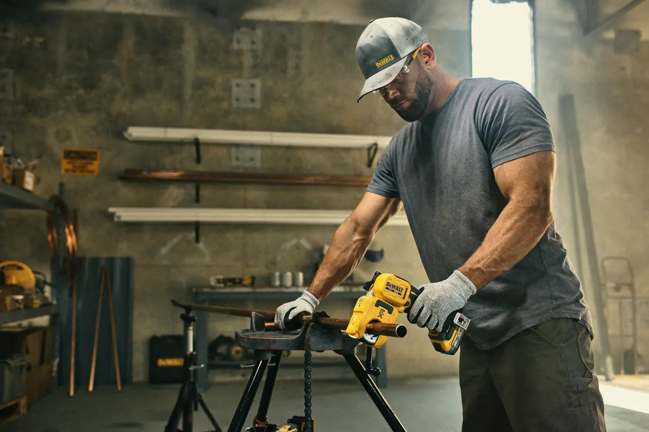 DEWALT DCE154E1 20V MAX* XR® 1-1/4-In. Copper Tubing Cutter Kit