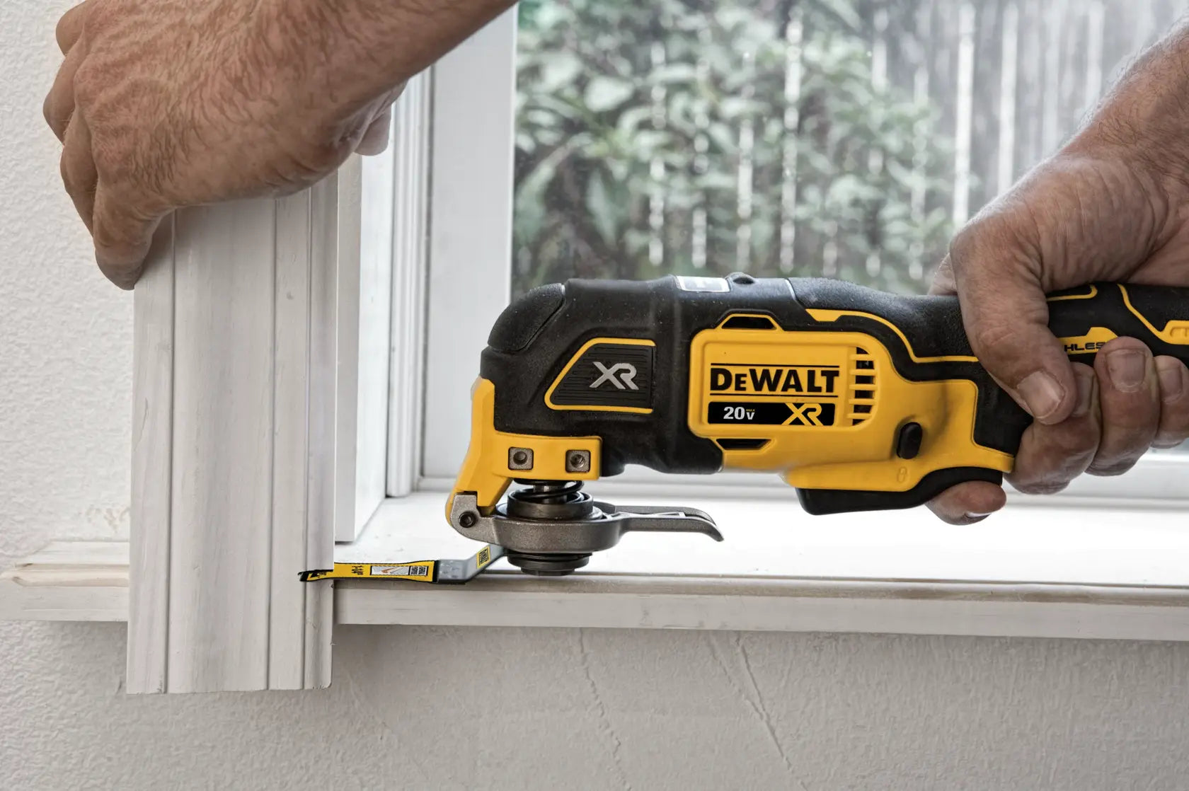 DEWALT DCS356D1 20V MAX* XR® Brushless Cordless 3-Speed Oscillating Multi-Tool Kit (2.0 Ah Battery)