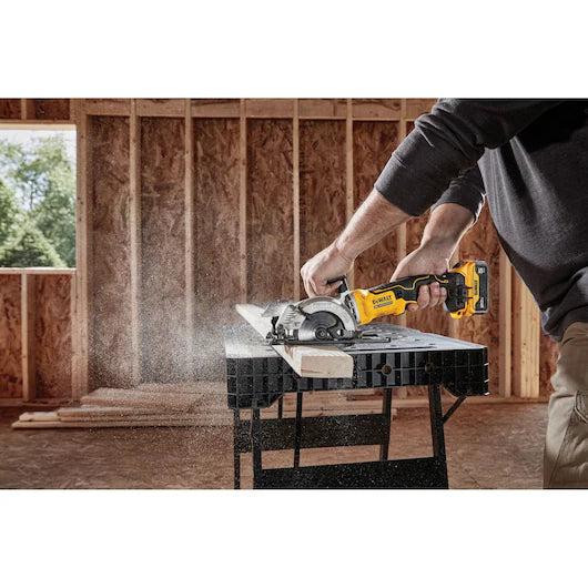 DEWALT DCS571P1 ATOMIC™ 20V MAX* Brushless Cordless 4-1/2 in. Circular Saw Kit