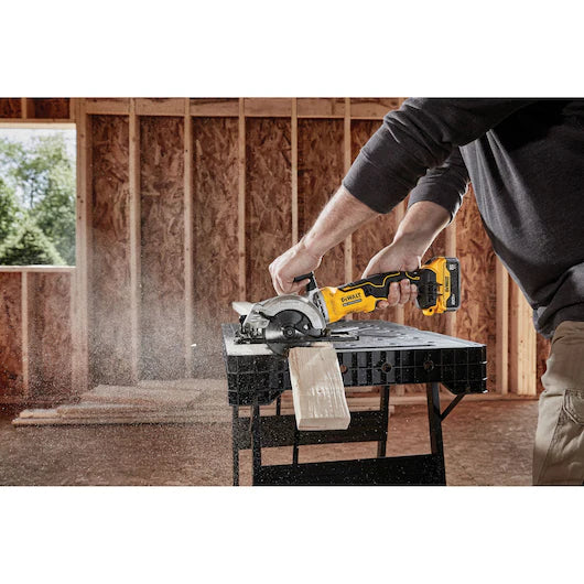 DEWALT DCS571P1 ATOMIC™ 20V MAX* Brushless Cordless 4-1/2 in. Circular Saw Kit