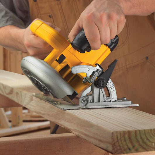 DEWALT DWE575 7-1/4 in. Lightweight Circular Saw