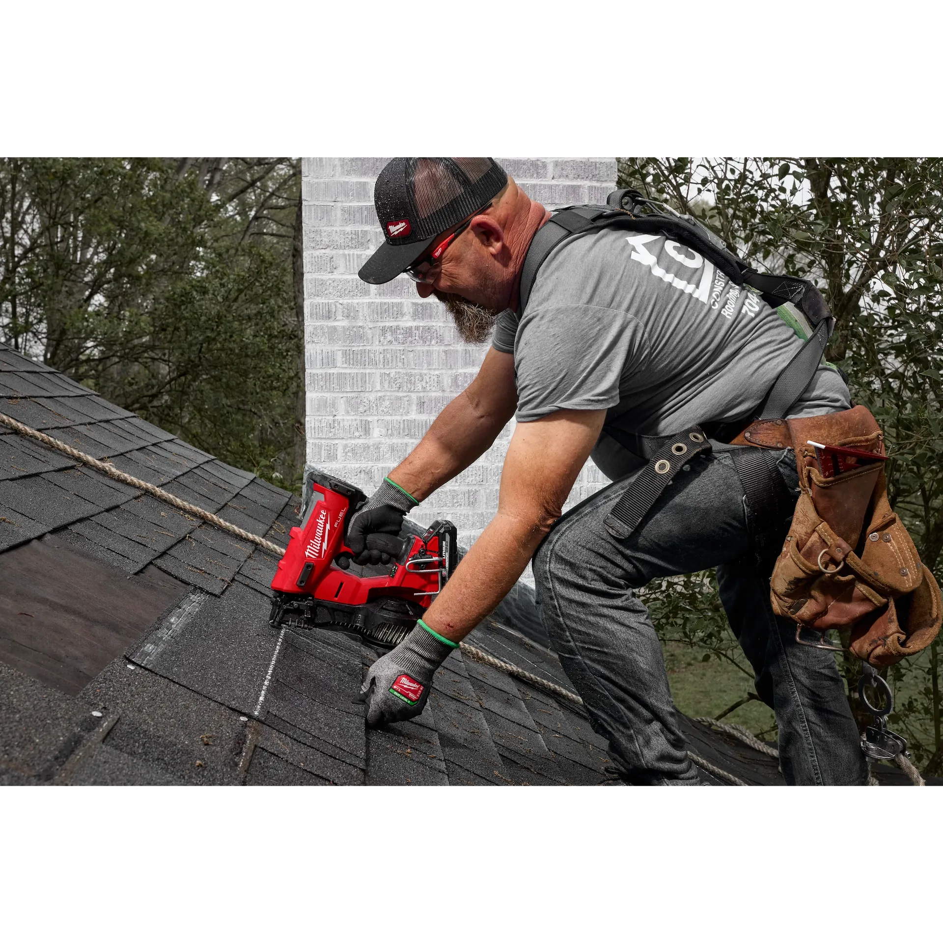 MILWAUKEE 2909-20 M18 FUEL™ Coil Roofing Nailer (Tool Only)