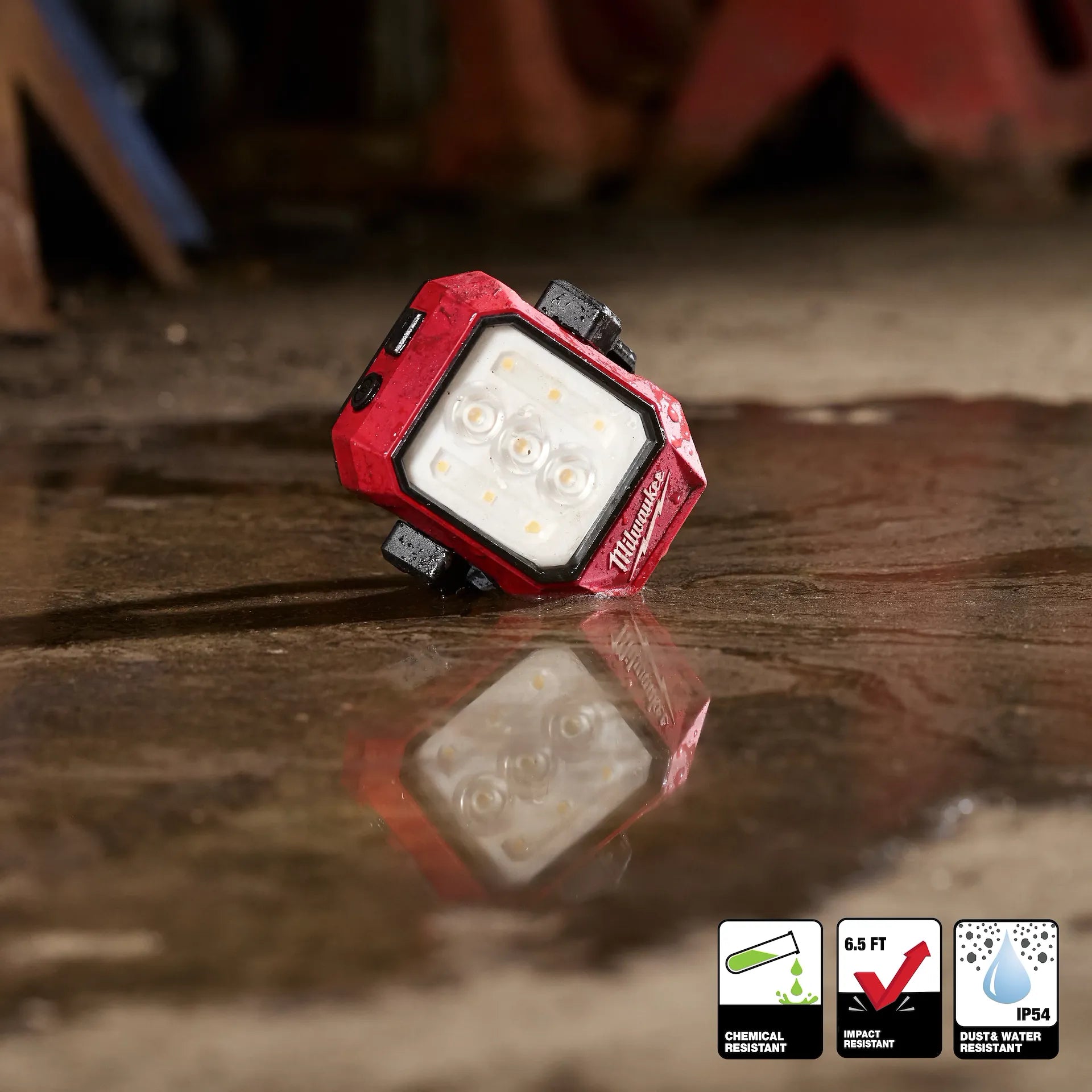 MILWAUKEE 2015R Rechargeable Pivoting Task Light w/ Spot Mode