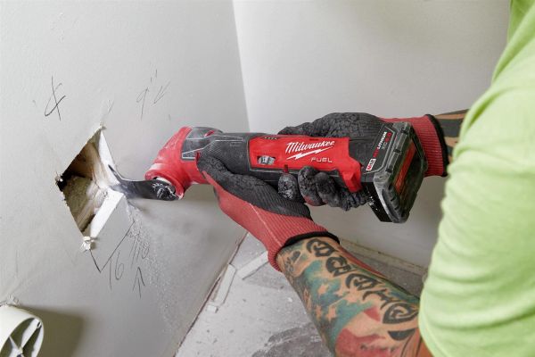 MILWAUKEE 2526-21XC M12 FUEL OSCILLATING MULTI-TOOL KIT